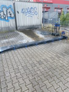 Graffiti-Entfernung auf einem Container