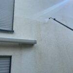 Fassadenschäden durch Umwelteinflüsse: Frühzeitige Warnsignale erkennen